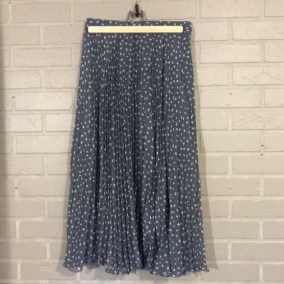 A&F pleated chiffon midi skirt - Picture 2 of 9